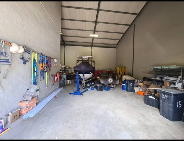 302M² WAREHOUSE TO LET IN STIKLAND INDUSTRIAL
